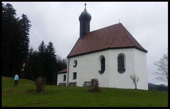 Baudenkmal am Wegesrand: Die 1638 erbaute Pestkapelle in Lehen.