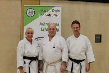 Friederike Zeifang und Carsten Zeifang mit Großmeister Volker Schwinn (7. Dan) in Bad Salzuflen 2015