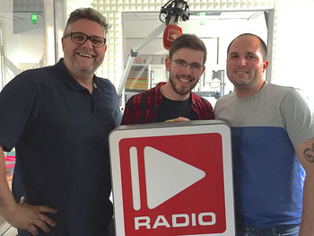 v. r. n. l. Laas Koehler (KM 9), Patrick Florenkowsky (CityRadio), Andreas Hamacher (Bildhauer)