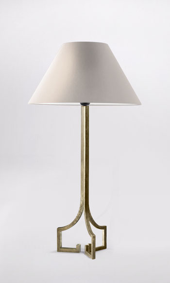 lampe de bureau en acier ciré or, forme droite, 3 pieds, abat-jour rond blanc cassé