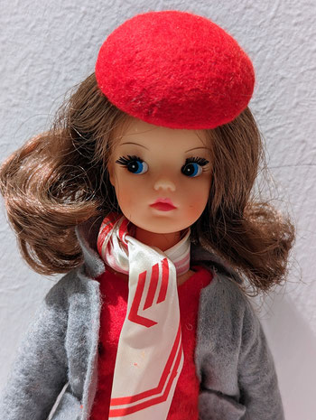 Third edition of Martinair Sindy with original beret. Buttons are missing.