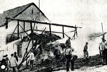 Die Brandstätte in Neidenbach, bei der das Feuer dank des Einsatzes der Feuerwehrmänner und der Helfer lokalisiert werden konnte