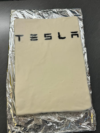 Tesla Powerwall Kuchen © iKratos