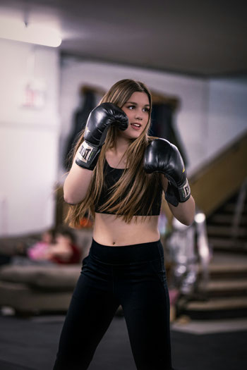 BE STRONG: Selbstverteidigung und Fitness für Frauen. Selbstverteidigungskurs für Frauen in Zürich Oerlikon. Selbstverteidigungskurse für Frauen in Zürich Oerlikon