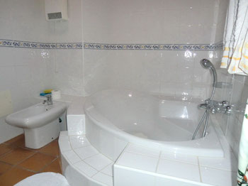 mit Badewanne 
