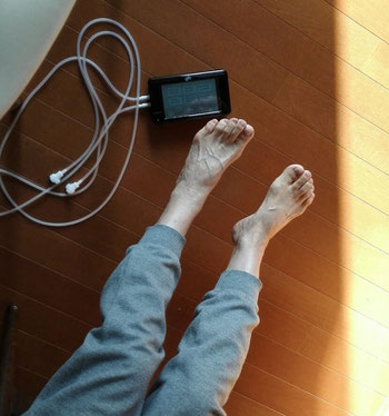 母の足とKAATSU NANO