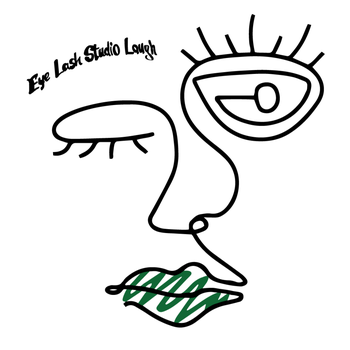 静岡市清水区袖師にある緑に囲まれた隠れ家まつ毛サロンEye Lash Studio Laugh（ラフ）の外観。幹線道路沿いに位置するジブリの世界のような欧州風の可愛らしい建物で、店舗目の前には専用駐車場を完備。清水駅や興津、草薙エリアからもアクセス抜群な立地です。