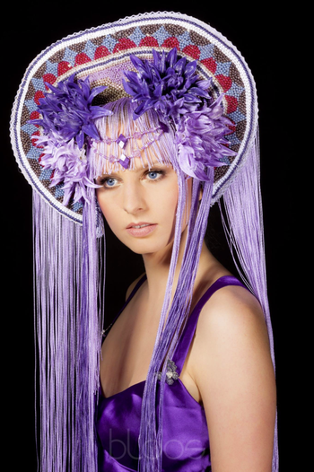 Haare & Make-up / Schülerin: Marina Model: Rebecca Agency: JAVA People Management Produktion: bloos Make-up & Hair Academy Foto: Markus Thiel