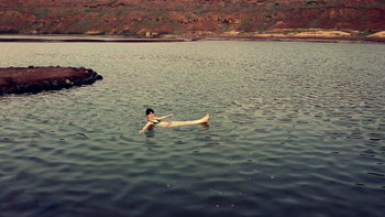 Mia enjoys a swim in the salina of Pedra de Lume