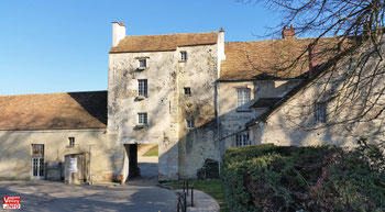Grand porche d'entrée de la ferme de Gally.