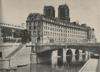 L'ancien Hôtel-Dieu de Paris peu avant sa démolition. Vue prise depuis la rive gauche, en 1865.