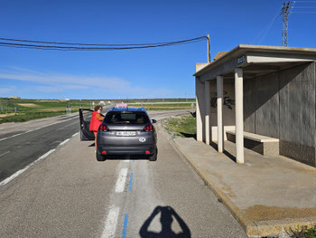 Logistikpartnerin Ruth am Wanderstart in Pozondón.