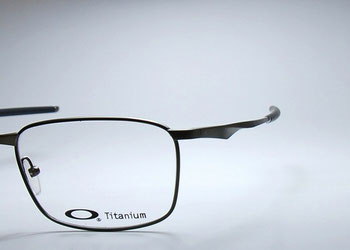 OAKLEY（オークリー）の新作フレームWINGFOLD（ウィングフォールド）のご紹介です。