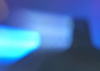 フォーナインズオリジナルのフォーナインズレンズ。 その証はレンズ上部の隠しマークに印されています。レンズの種類は『両面非球面レンズ』と『両面非球面カスタムメイドレンズ』の2種類からなり、フォーナインズのフレームに最も合ったレンズカーブで製作されます。