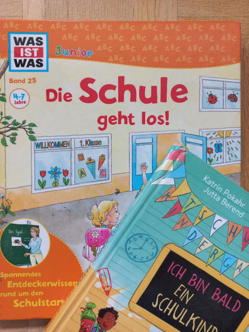 Zwei Bücher zum Thema Schule, einmal die Schule geht los und Tschüss Kindergarten ich bin bald ein Schulkind