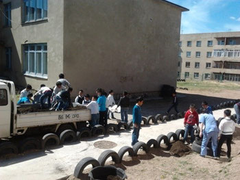 Making a fence from used tire