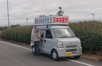 茶畑の中で訴える藤野牧之原市議