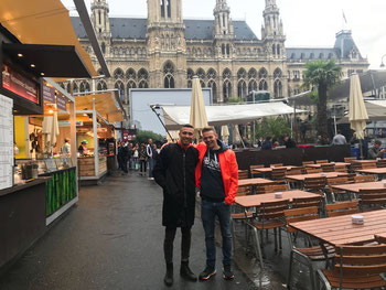 Mit Marlon auf dem Wiener Rathausplatz