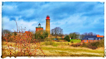 Die Leuchttürme Kap Arkona sind eine der berühmten Sehenswürdigkeiten Rügens. Daneben sind der Marinepeilturm am slawischen Burgwall, die 3 Bunkeranlagen und zahlreiche Kunstgalerien und Töpfereien sehenswert.