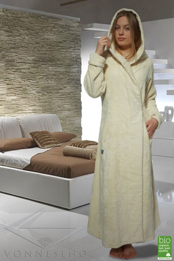 SCHÖNE, EDLE, EXKLUSIVE, LUXUS-WELLNESSBADEMÄNTEL MIT STIL, BADEMANTEL, MORGONROCK, BATHROBE, BADEKAPE, KYLPYTAKKI, BADROCKJ