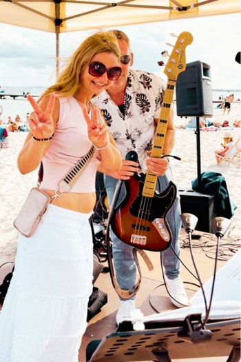 Die Band Stereo Sunset spielt Livemusik am Strand – Chillige Grooves und Pop-Covers für Events in Lüneburg