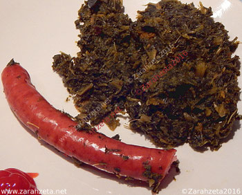 Grünkohl mit herzhafter Kohlwurst im Herbst