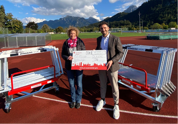 Von links nach rechts: Silke Faßhold (TSG Füssen) und Tobias Kattler (Sparkasse Allgäu)