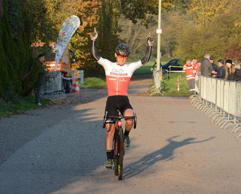 Der von iQ athletik trainierte Radsportler Sascha Starker wird Landesmeister im Cyclocross