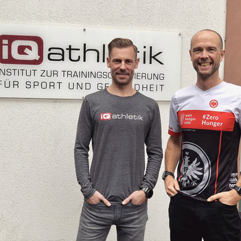 Georg Heckens von Eintracht Frankfurt mit seinem langjährigen Coach Sebastian Mühlenhoff von iQ athletik