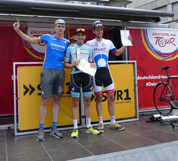 Der Radsportler Kai Miebach vom Team Strassacker gewinnt in Stuttgart