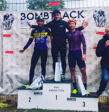 Der von iQ athletik trainierte Radsportler Gerrit Rosenkranz gewinnt beim NRW Cross-Cup in Emsdetten