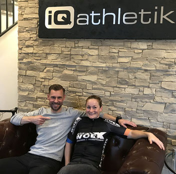 Sebastian Mühlenhoff von iQ athletik und die Elite-Athletin Nina Kuhn