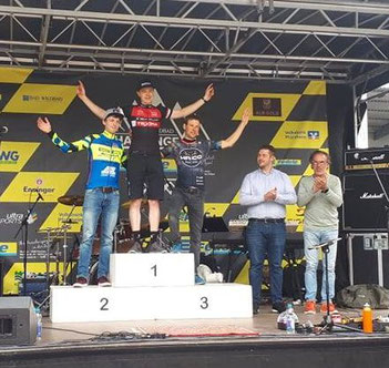 Der von iQ athletik trainierte Mountainbiker Fabian Ziegler siegt in Bad Wildbad