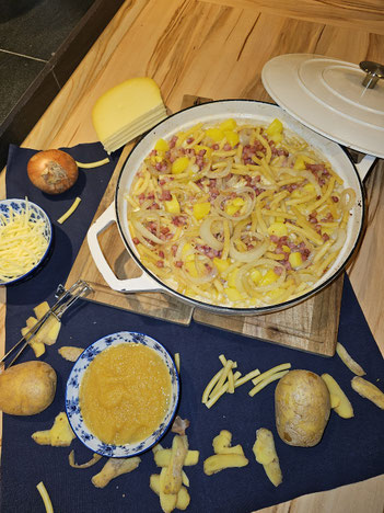 Cremige Älplermagronen mit geschmolzenem Bergkäse