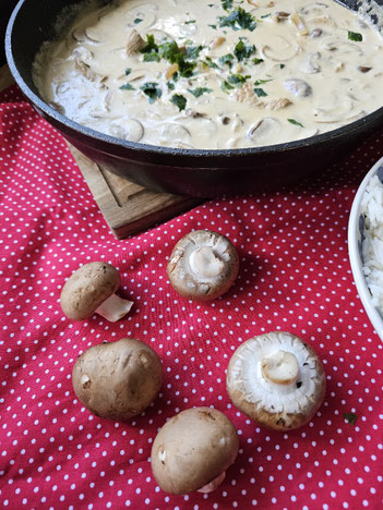 Geschnetzeltes Züricher Art verzehrfertig in der Pfanne