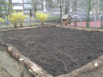 ...und im März 2017. Der Acker ist fertig und nach Ostern erfolgt die erste Aussaat. Wir gratulieren und freuen uns auf das frische Gemüse aus dem RJO-Garten! 