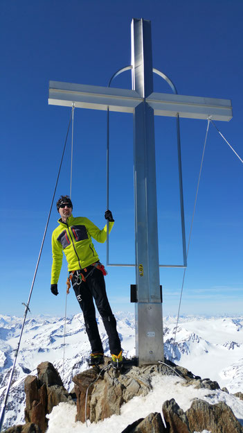 Wildspitze Gipfelkreuz auf 3768m (im Winter fotografiert)