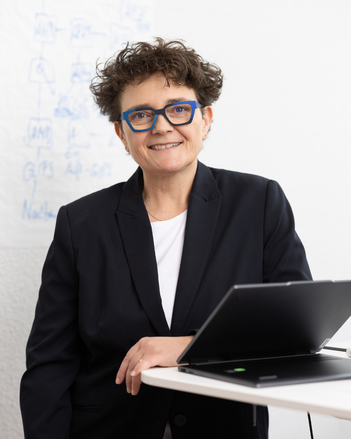 Tatjana Parmakovic ist Inhaberin der pt ehealth GmbH und verfügt über ein Medizinstudium und Ausbildung als technische Assistentin Radiologie sowie einen IT Abschluss. Die Partnerin für Ihre digitale Umsetzung bei Prozessen in Ihrem Krankenhaus.