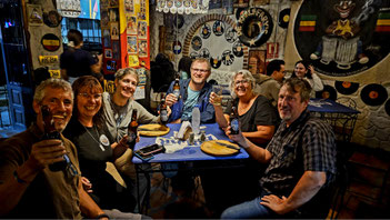 Deutschland, Uruguay und die Schweiz in der La Botana Bar in Mérida