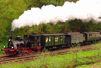 Das Kuckucksbähnel, beliebter Nostalgiezug ins Elmsteiner Tal. Fotos: Eisenbahnmuseum Neustadt