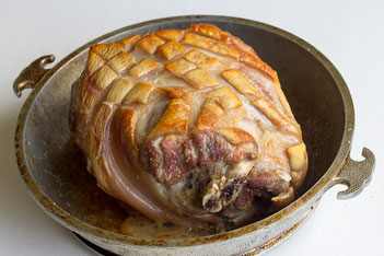 Schweinebraten in Aluminiumpfanne