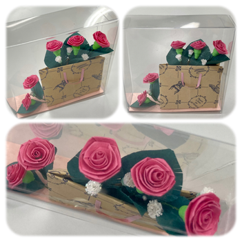Ｎちゃん作「紙袋の薔薇」