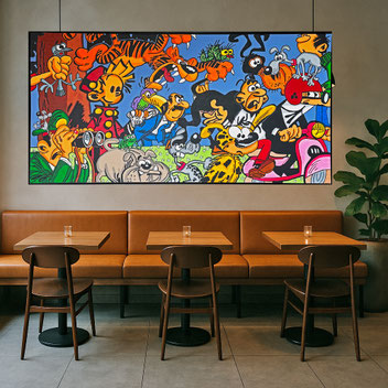 Modernes Bistro mit dem 200 cm breiten Panorama-Gemälde TUMULT IM PARK von Divo Santino an einer langen Wand. Die detailreiche Parkszene belebt die gesamte Gastronomie-Fläche.