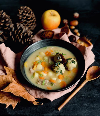 Ganslsuppe, Gansleinmachsuppe, Herbstzeit, Herbstsuppe, Bröselknödel, Herbstküchesuppe, Gansleinmachsuppe, Herbstzeit, Herbstsuppe, Bröselknödel, Herbstküche, Suppe, Gans, Gans