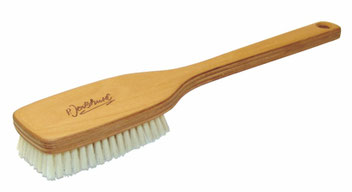 Badebürste aus Buche-Schichtholz mit mittelstarken Borsten.