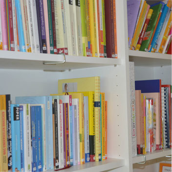 Foto von Bücherregal