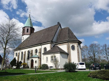 Unsere Kirche St. Josef von SO aus gesehen