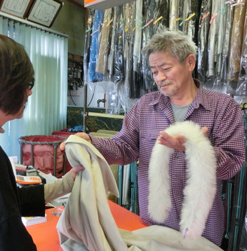 タカハシクリーニング　接客の様子