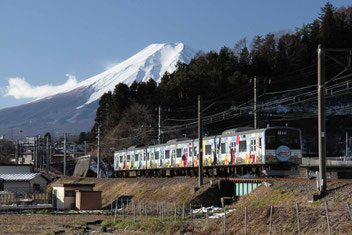 クッキリ富士山、ありがとう！　富士急行大月線 三つ峠（全紙）