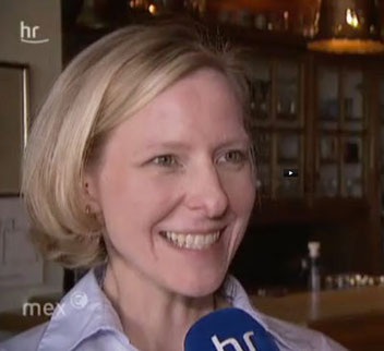 Bild von Christine Luckhardt aus einem hr-Beitrag über den Gasthof "Zum Hohen Lohr" in Battenhausen; landschaftlich schön gelegen im Naturpark Kellerwald-Edersee in der nordhessischen Grimmheimat